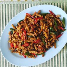 Meskipun menu tersebut sekilas terlihat mudah dan simpel untuk dipraktekkan, namun membutuhkan teknik anda tidak perlu mengeluarkan budget yang besar karena harga untuk satu kotak tempe sangat murah dan terjangkau. Alasan Mengapa Tempe Merupakan Menu Sahur Atau Berbuka Yang Paling Tepat