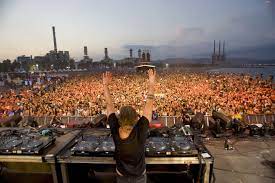 Fabulous djs on barcelona beach. Barcelona Beach Festival 2019 In Spain Photos Dance Music Entertainment When Is Barcelona Beach Festival 2019 Hellotravel