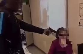 Il (trouver) son cahier à dessin. Prof Braquee A Creteil Le Lyceen Dit L Avoir Menacee Sur Le Ton De La Rigolade Le Parisien