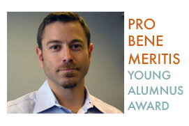 History/Normandy Scholar alum Keith Sharman, award-winning producer for “60  Minutes,” honored with first Pro Bene Meritis Young Alumnus Award>