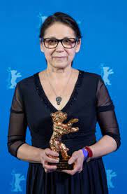 A versenyprogramba viszont most először kapott. Ildiko Enyedi Szfe Teacher Wins The Golden Bear Award In Berlin