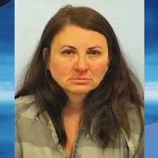 Austin woman arrested for bringing loaded gun into ABIA airport