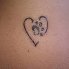Seguimos con los tatuajes para hombres en el cuello, que es una zona ideal para tatuar. Pequenos Tatuajes Pequeno Tatuaje En El Cuello Que Nos Manda Nuestra