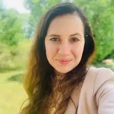 Andrea Ulloa, LMSW provides in-person and online therapy