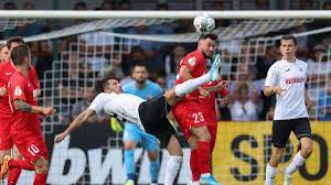 Am samstag waren unter anderem die erstligisten bayer leverkusen, schalke 04 und 1899 hoffenheim im einsatz. Dfb Pokal Zwei Erstligisten Sind Raus Alle Ergebnisse Der 1 Runde Im Live Ticker Fussball