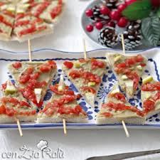 Sono circa 50 antipasti facilissimi da preparare che potete provare prima, sono tutti sfiziosi e molto eleganti da portare a tavola nonostante la loro praticita'!l'anno scorso li ho realizzati quasi tutti, messi a tavola e devo dire che l'effetto e' davvero assicurato. Alberelli Di Pancarre Antipasto Di Natale In Cucina Con Zia Ralu
