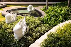 Garten Landschaftsbau Garten Gestaltung Deko Fische Weiss Straeucher Landscape Design Landscape Elements Landscape