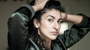 Ik werd kwaad als mijn moeder weer eens begon over Het Betere Leven dat ze  me had gegeven. Ik heb hier ook áfgezien'