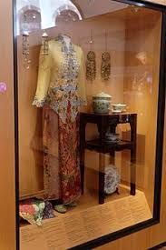 Pantang larang adat resam and pantang larang adalah berbeza dalam masyarakat pelbagai kaum seperti kaum melayu, kaum cina, kaum india dan juga kaum baba dan nyonya. Culture Peranakan Life