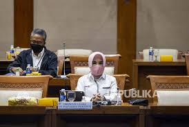 Kerja praktik a.k.a praktik kerja lapangan (pkl) adalah salah satu matakuliah yang wajib diambil oleh mahasiswa, dengan bobot sks yang berbeda setiap jurusannya. Pertamina Janjikan Impor Bbm Turun Republika Online