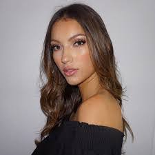 Maleta Bratcher's Instagram, Twitter & Facebook