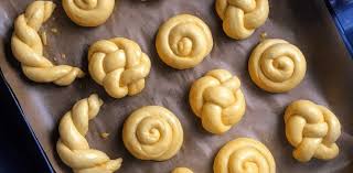طريقة عمل اشكال ضفائر الخبز والمعجنات وحشوة الورقة معجنات سلمى Food Cookies Desserts