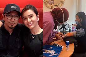 Siti elizad dan suami hanya bertemu waktu subuh. Myartis Com Myartis My Artis Susahnya Nak Dapat Awak Ni Anak Elizad Mulakan Injection Pertama Ivf Suami Belajar Suntik