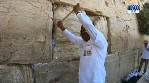 Benedizione celeste o truffa diabolica? Israele La Pulizia Del Muro Del Pianto Youtube
