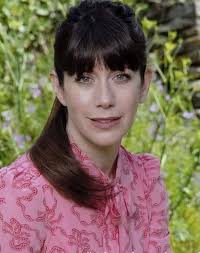 Wedded bliss: Doc Martin (Martin Clunes) and his blushing bride Louisa  (Caroline Catz)🌸