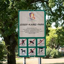 File Wien 18 Josef Kainz Park D Jpg Wikimedia Commons