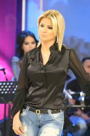 44 yaşındaki şarkıcı ve sunucu songül karlı'nın 2005 yılında evlendiği baykal gümüş'ten 'efe furkan gümüş' adından bir oğlu var. Songul Karli Nin Kayip Arsasinin Fiyati 3 Milyon Lira Keyf Gazetesi Keyf Gazetesi Haberin En Keyf Lisi