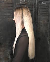 Inspiration Coloration Ombre Hair Blond Et Coupe Par Le Salon De Coiffure La Recreation En 2020 Coloration Blonde Coiffure Salon De Coiffure