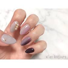 eiko 顔タイプ 16パーソナルカラー 骨格診断 メイクはinstagramを利用しています 秋ネイル グレージュ ボルドー 縦グラデ縦パール ネイルは唯一鏡をみなくても 自分自身の眼に映る 美の癒しだそうです わたしは指が太くてゴツくて 昔からコンプレックスでした