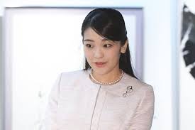 Aug 21, 2021 · 眞子さま結婚目前も、秋篠宮さまは狙いが裏目続きで「増える酒量」「乱れる髪型」. çœžå­ã•ã¾ã¨é…·ä¼¼ 62å¹´å‰ã« é§†ã'è½ã¡å©š ã—ãŸå…ƒçš‡æ—ãŒã„ãŸ å¥³æ€§è‡ªèº«