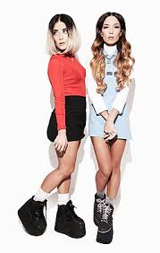 Artisterna och dj:duon rebecca och fiona besöker takterassen och amelie blir starstruck. Rebecca Fiona Wikipedia