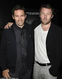 Mar 17, 2020 · a science teacher (mark wahlberg) and his wife (zooey deschanel) must survive a viral plague that causes those infected to die by suicide. Joel Edgerton S Older Brother Nash Ties The Knot With Girlfriend Carla Ruffino At Old Jail Daily Mail Online