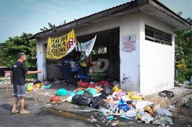 Sampah yang dihasilkan dibuang di bantar gebang sampai 2021 dinyatakan mereka kebanyakan yang pulang kerja belum bawa, mereka mampir disini ternyata kantong disini nggak ada. Sekarang Kita Nak Budaya Orang Cari Tong Sampah Bukan Tong Sampah Cari Orang Semasa Mstar