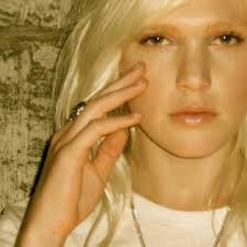 Listen to Micky Green