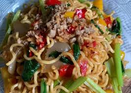 2 mie instan 2 butir telur 3 buah bakso 2 buah sosis sawi 1 sdt garam 1 sdt kaldu ayam bubuk 1 sdt gula pasir minyak secukupnya air secukupnya. Bahan Membuat Seblak Mie Instan Yang Cepat Resepenakbgt Com