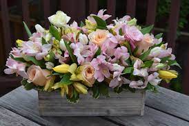 Baby S Arrival Floral Gift Box Alstroemerias Tulips Roses Lisianthus Arreglos Florales Flores Arreglos