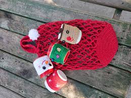 Yapımı zor gibi görünse de gerçekten çok *48 adet 180 cm olacak şekilde makrome ipi (ben 3 mm kalınlığında makrome ipi kullandım). Kolay File Canta Orgu Modelleri Videolu Detayli Anlatimli 15 Tane File Canta Yapimi