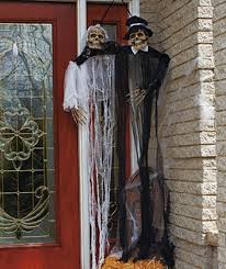 Pin By Loveitsomuch On Be Ready For Halloween 3 Outdoor Halloween Halloween Outdoor Decorations Halloween Outdoor Decoration