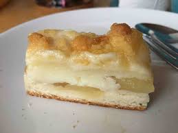 Der teig sollte geknetet werden, bis er nicht mehr an den. Selbstgemacht Apfelkuchen Mit Hefeteig Pudding Streusel Apfel Vanille Zimt Kalorien Kuchen Torten Fddb