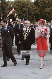 Diana Princess Of Wales And Prince Charles Arrive In Hobart Princess Diana Diana Princess Of Wales