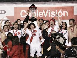 No se habla de otra cosa y muchos periódicos han dedicado sus portadas en argentina todos los periódicos dedican su tapa al descenso de un grande del fútbol argentino. Que Fue Del River Campeon 2008 Vavel Argentina