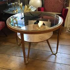 Radiating lines create a sense of simplified, airy space without feeling stark. Round Coffee Table Wood Inlaid Curved Brass Legs Glass 1950s Design Pi000001639 Arta Plaza Le Site D Annonces D Objets D Art Antiquites Et Design
