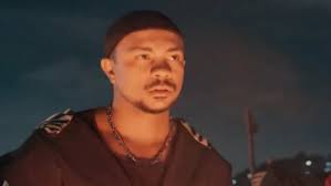 Salve-se Quem Puder: Alejandro faz surpresa para Luna e a beija