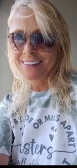 When we lived in Mulberry We hung out with The Beaver girls, Rusty Moore,  Buddy Elrod June & John Fitsimmons If any of the above mentioned follow the  group please feel free