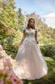 Wedding Dress Gabi 2020 Curves By Modeca Curvy Wedding Dress Wedding Dress Champagne Plus Wedding Dresses