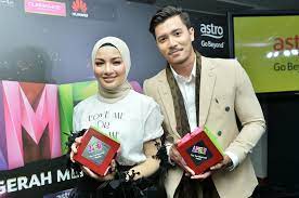She started her music career at age of 15 and has released six studio albums to date. Lofattah Genggam Anugerah Meletop Era 2017 News Rojak Daily