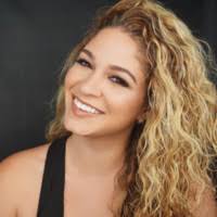 Lorena Bencomo's Instagram, Twitter & Facebook