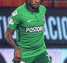 Zum vervollständigen des fußballkults haben wir die passenden fanartikel und accessoires zu ihrer lieblingsmannschaft, die von pins bis hin zur bettwäsche alles bieten was das herz des fußballfreunds höher. Atletico Nacional 2021 Auswarts Trikot