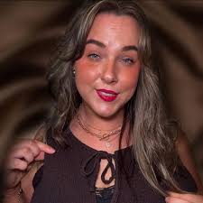 Hey everyone 👋🏼 new to the group so I'm super interested💖Anyway, I've  just taken this picture for my new work ID photo (hence the lanyard)..  could anyone remove the lanyard for me