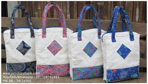 Jual tas blacu batik jual tas kain blacu polos surabaya jual tas kain blacu hiasan tas blacu cara membuat tas selempang dari kain blacu tas kain blacu di acap memiliki warna putih misalpun rada sedikit cream coklat. Pendopobatik Konveksi Tas Seminar Kit Batik Unik Part 5