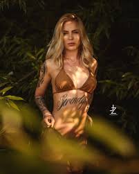 Vanessa Knauf - Free pics, galleries & more at Babepedia