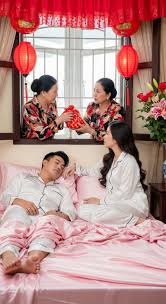 Những - Đêm tân hôn, khi chồng đã ngủ say, mẹ chồng đưa cho tôi 10 cây vàng qua cửa sổ và bảo hãy trốn khỏi đây ngay, nếu không tôi sẽ...