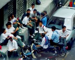 Artikel di pendidik2u.my yang menjelaskan kronologi kes cikgu azizan. Cikgu Azizan Kini Dilepaskan Setelah Kes Ditarik Balik