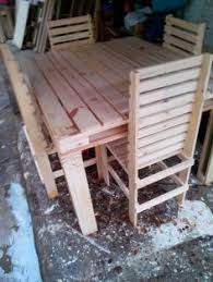 Casa de 2 niveles dentro de chapalita inn. Mesa De Jantar De Pallets Com Cadeiras Moveis De Paletes Mesas E Cadeiras Moveis De Pallets
