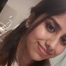 What housing options are available in La Jolla near UCSD for a female  student?