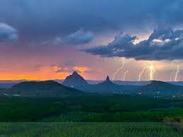 Glass House Mountains Glasshouse Mountains Mountain Pictures Storm Pictures